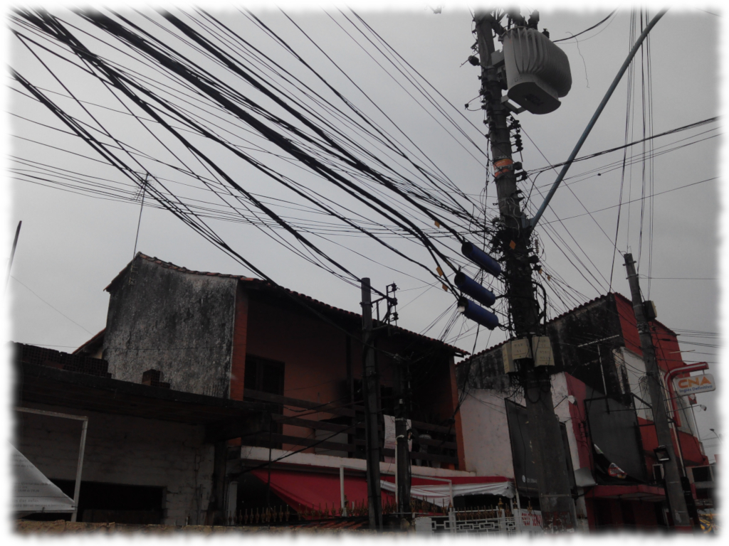 linee in fibra ottica volanti negli impianti pubblici trovati a copacabana in brasile
